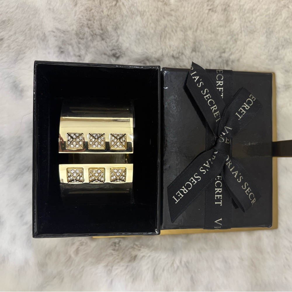 Victoria's Secret Gold tone and Stones Cuff Bracelet Plastic protector on NWT